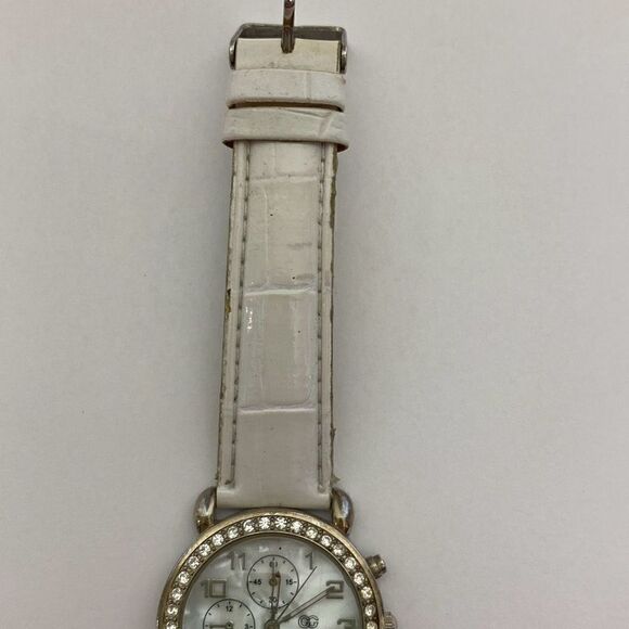 GG Women's White Silver Tone Leather Band Analog Quartz Wristwatch - Picture 4 of 12